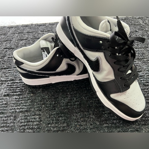Nike Dunk Chenille Swoosh - Picture 1 of 8